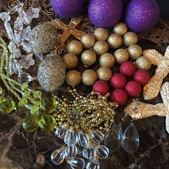 One 1 Eyelet Etched Golden Cross Ornament - decor! - Picture 7 of 15